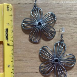 Paparazzi Silver Wire Flower Earrings